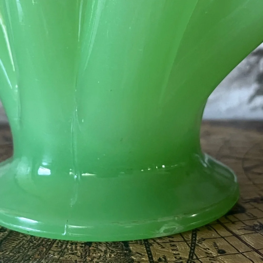 .Vintage FENTON Jade Green Satin Glass Fan Vase Urn Jadeite Style, 90 yrs old